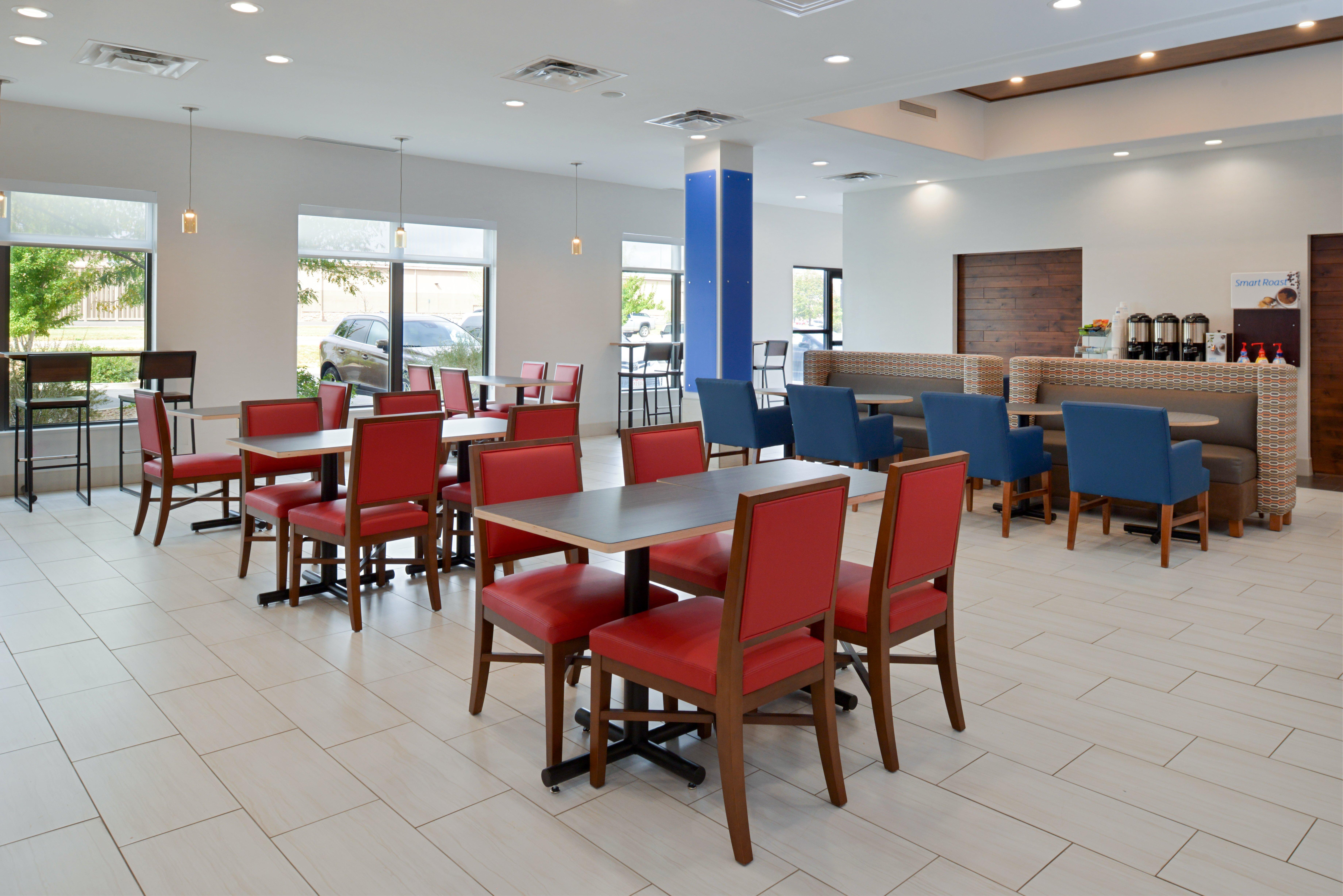 Holiday Inn Express&Suites Pueblo, an IHG Hotel Exterior foto