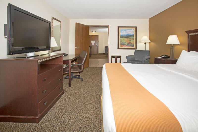 Holiday Inn Express&Suites Pueblo, an IHG Hotel Exterior foto